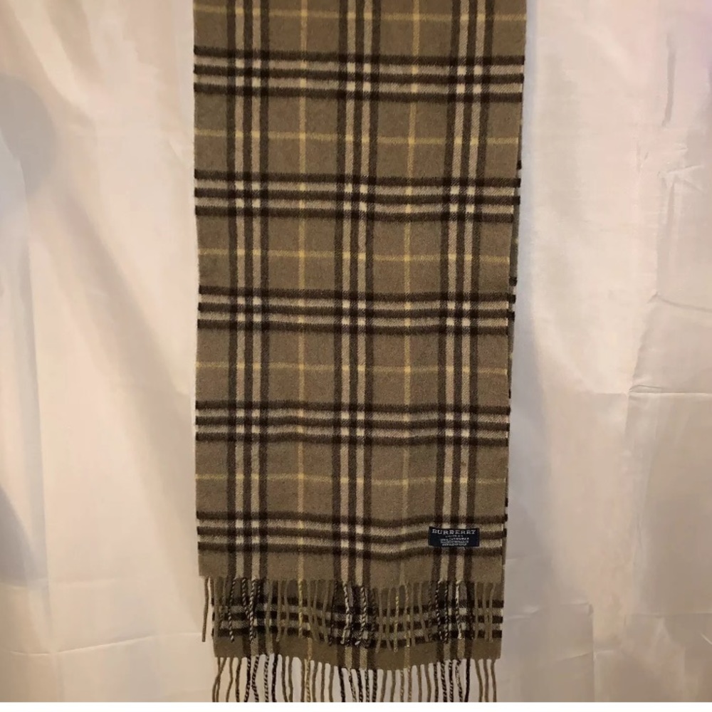 authwntic BURBERRY beige plaid CASHMERE scarf $490 - Picture 6 of 8